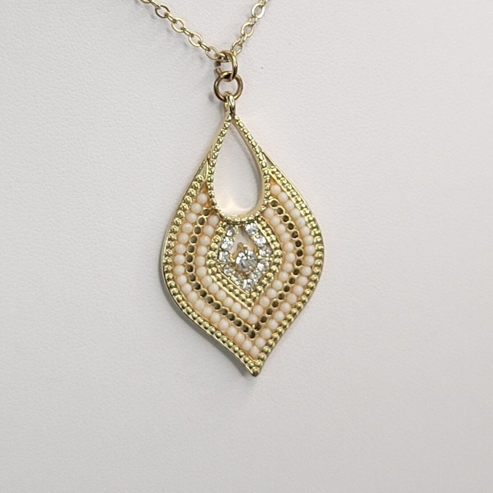 Charming Charlie Womens Gold Tone Leaf Shape Drop Pendant Fashion Necklace 18 in